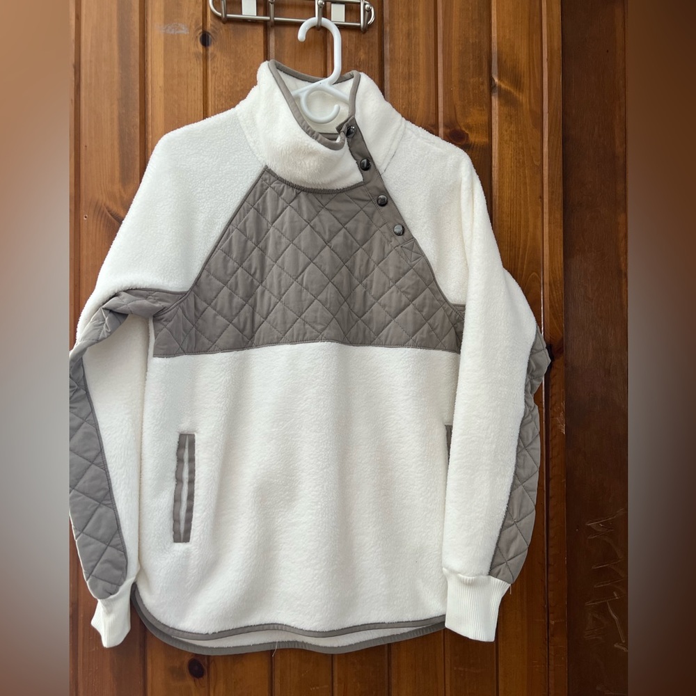 Abercrombie & Fitch fleece. Medium. Off white w/ khaki/gray accent. Minimal wear